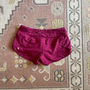 lululemon Speed Up 2.5” short size 4 Cranberry Color